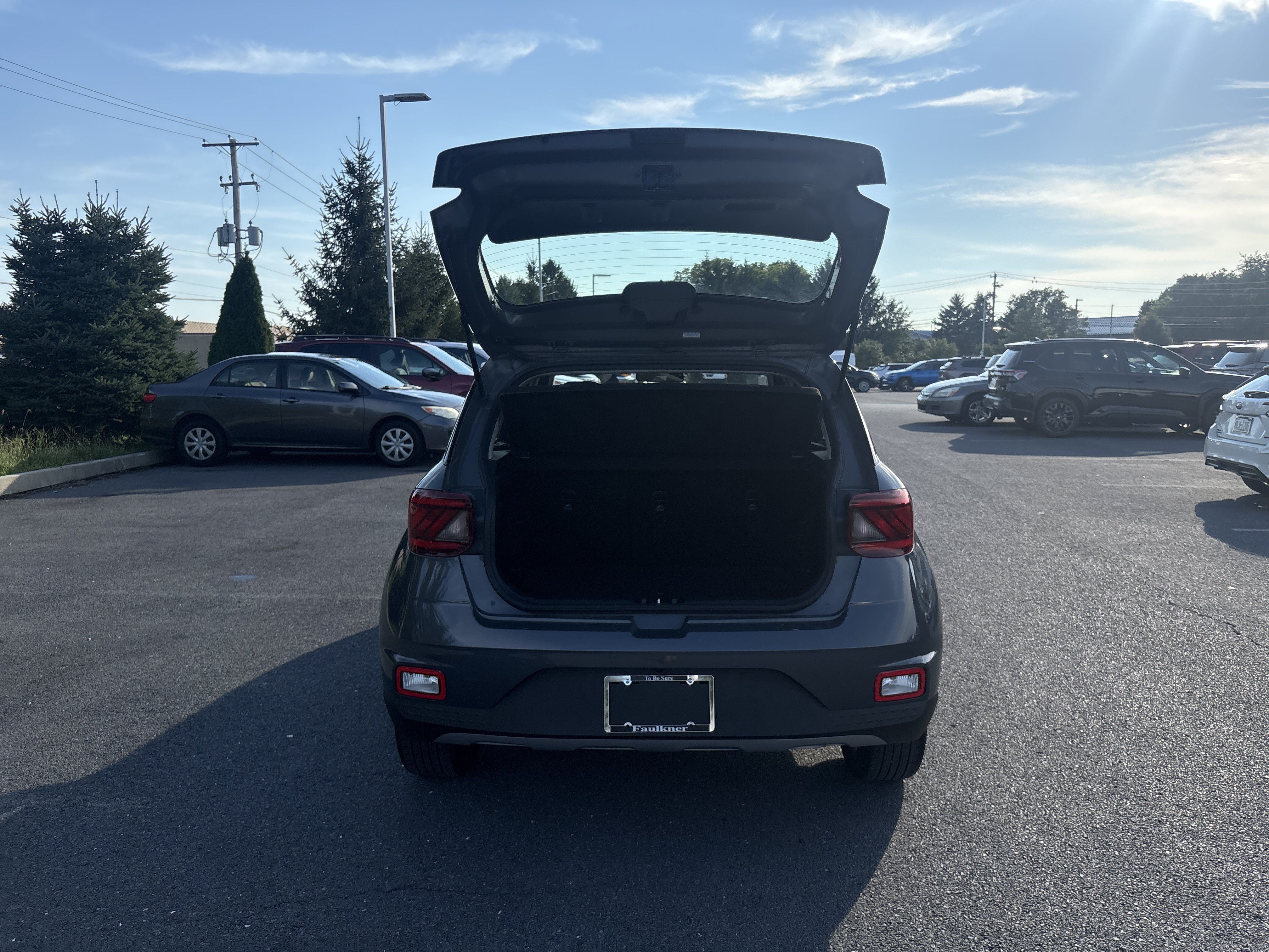 Used 2025 Hyundai Venue SEL FWD image 27