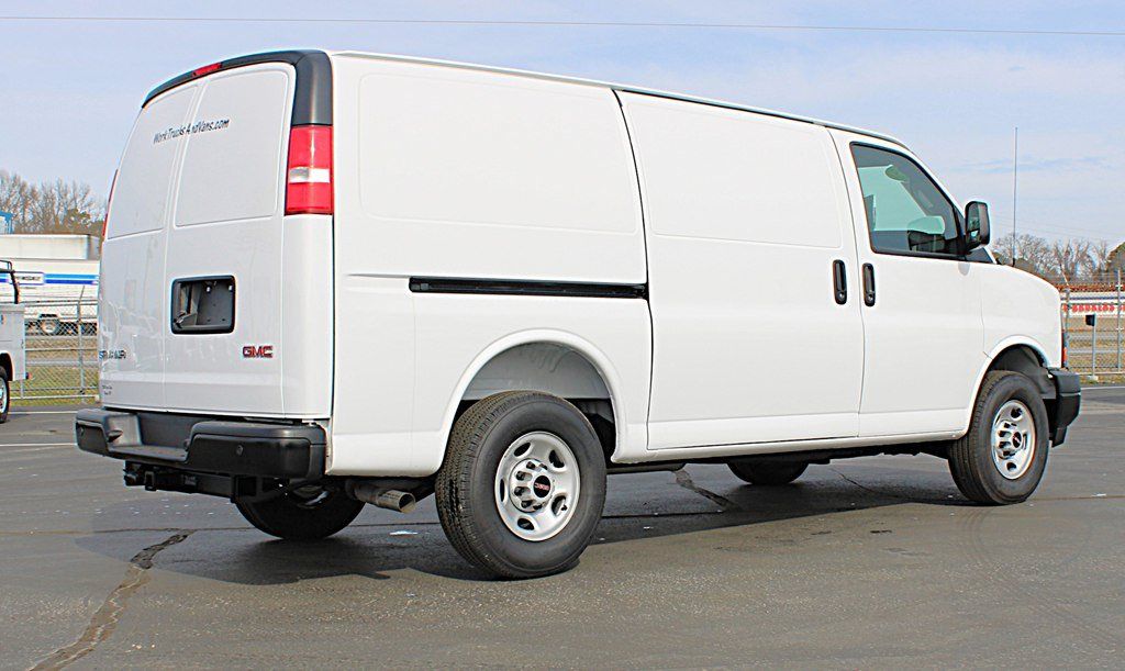 Used 2025 GMC Savana 2500 w/ Driver Convenience Package RWD image 5