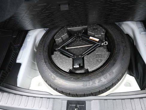 Used 2021 Toyota RAV4 XLE w/ Convenience Package image 23