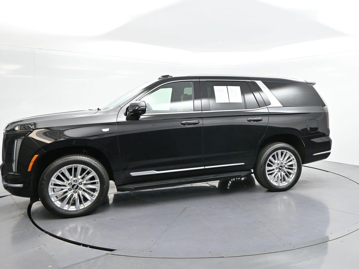 Certified 2025 Cadillac Escalade Premium Luxury AWD/4WD image 4