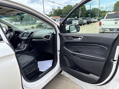 Used 2017 Ford Edge Titanium w/ Equipment Group 301A AWD/4WD image 41