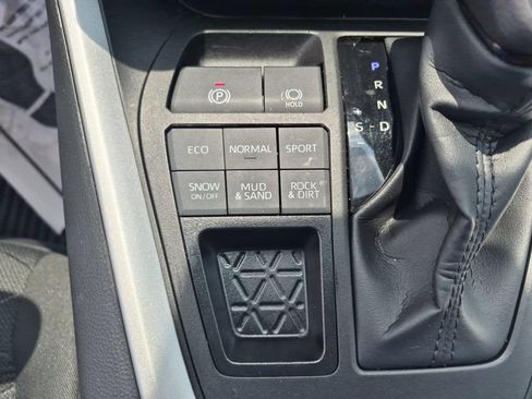 Used 2022 Toyota RAV4 XLE AWD/4WD image 22