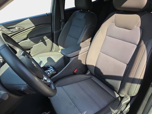 Used 2024 Chevrolet Trax LT w/ Driver Confidence Package FWD image 17