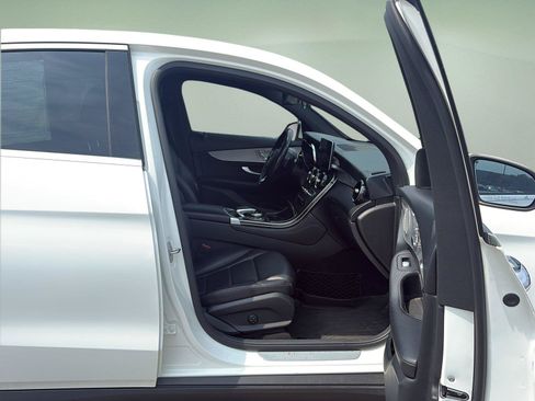 Used 2019 Mercedes-Benz GLC 300 4MATIC Coupe w/ Multimedia Package image 10