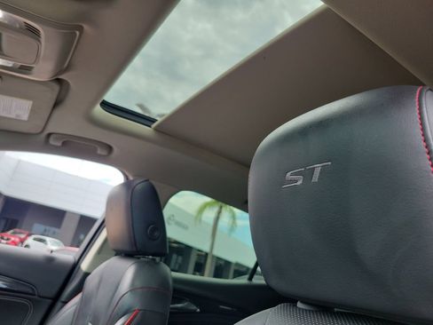 Used 2023 Buick Envision Essence w/ Sport Touring Package FWD image 18