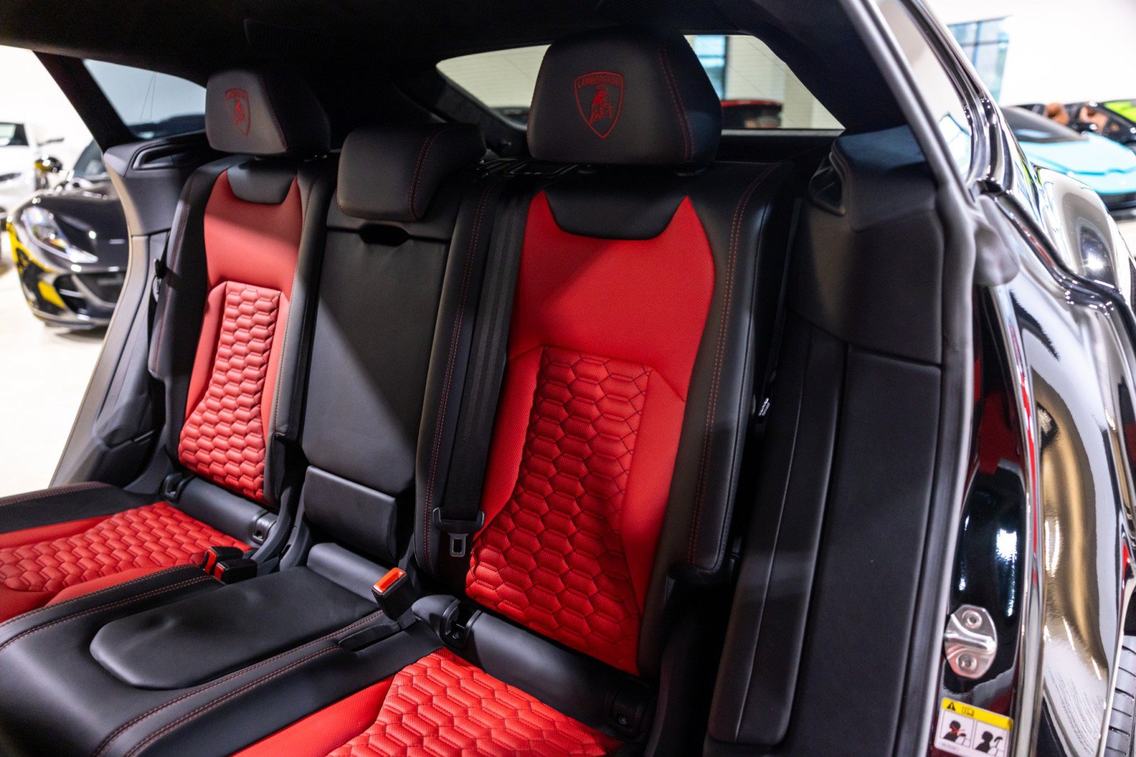 Used 2020 Lamborghini Urus AWD/4WD image 35