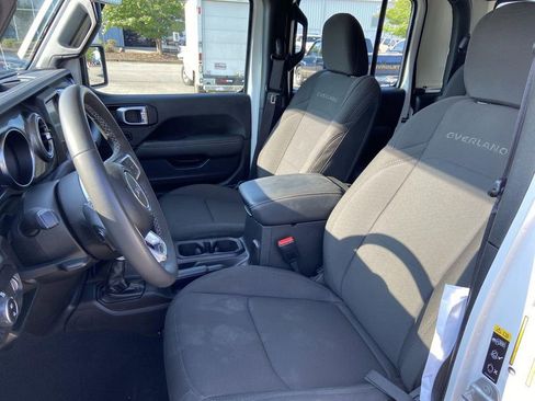 Used 2023 Jeep Gladiator Overland image 19