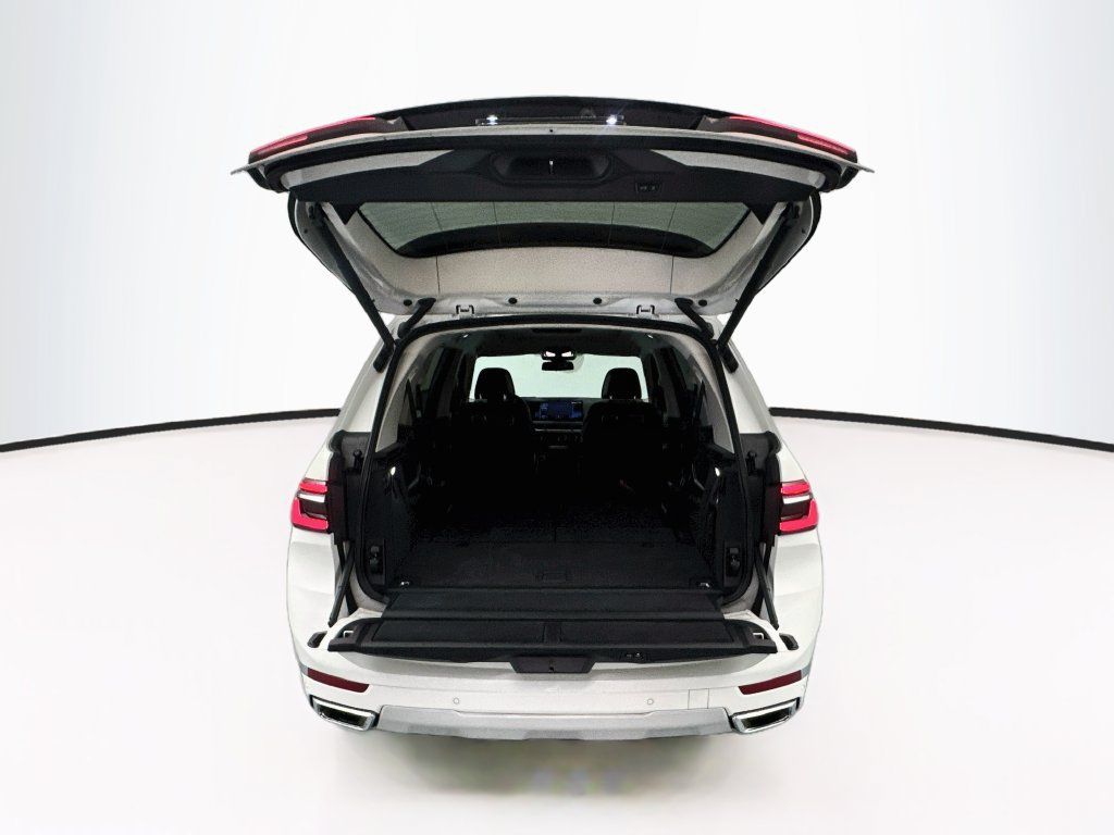 Used 2024 BMW X7 xDrive40i AWD/4WD image 29