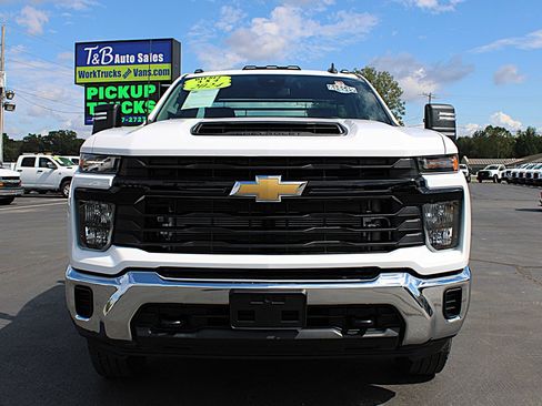 Used 2024 Chevrolet Silverado 3500 W/T w/ Snow Plow Prep Package image 8
