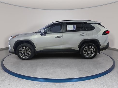 Used 2025 Toyota RAV4 XLE Premium AWD/4WD image 9