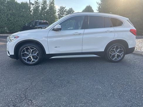 Used 2017 BMW X1 xDrive28i AWD/4WD image 10