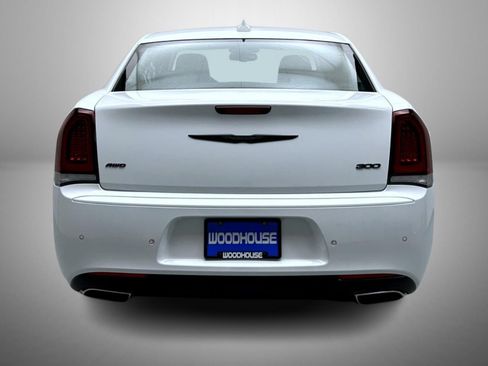 Used 2022 Chrysler 300 Touring L AWD/4WD image 6