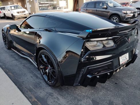 Used 2016 Chevrolet Corvette Z06 w/ 3LZ Preferred Equipment Group RWD image 27
