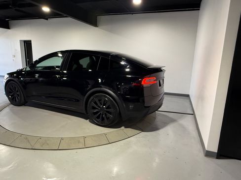 Used 2022 Tesla Model X Plaid image 10