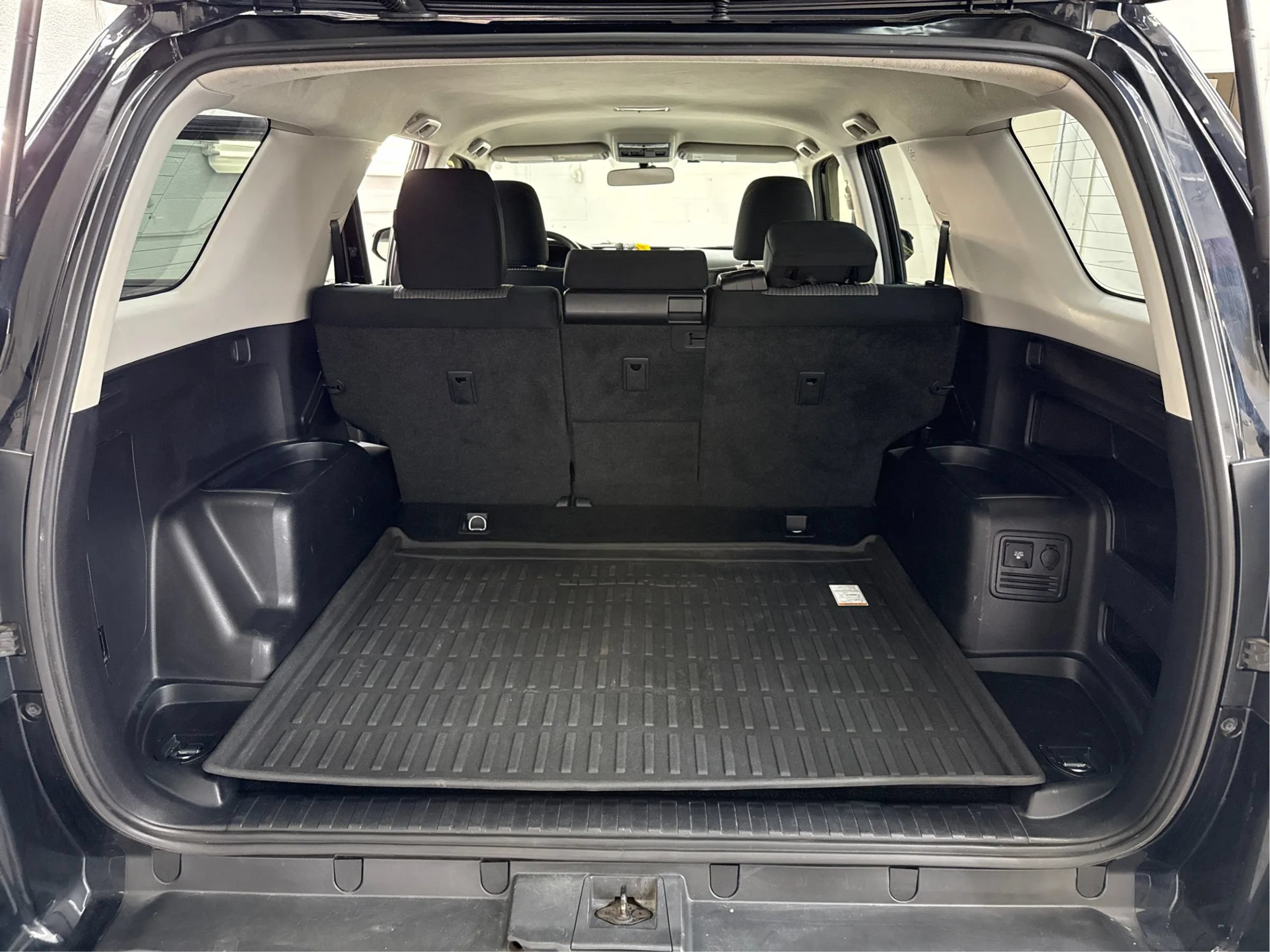 Used 2017 Toyota 4Runner SR5 AWD/4WD image 16