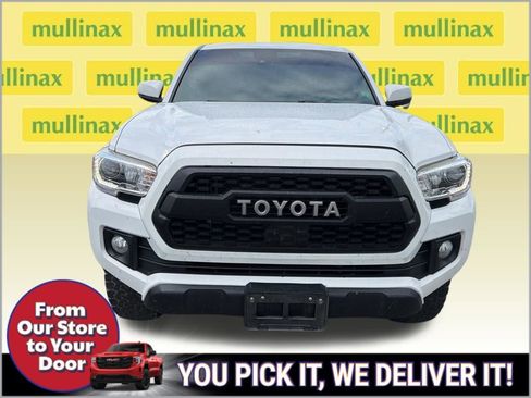 Used 2019 Toyota Tacoma TRD Off-Road w/ Technology Package AWD/4WD image 2