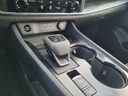 Used 2025 Nissan Rogue S FWD image 20