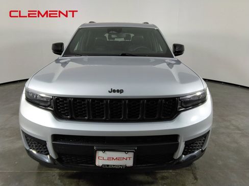 Used 2024 Jeep Grand Cherokee L Laredo AWD/4WD image 2
