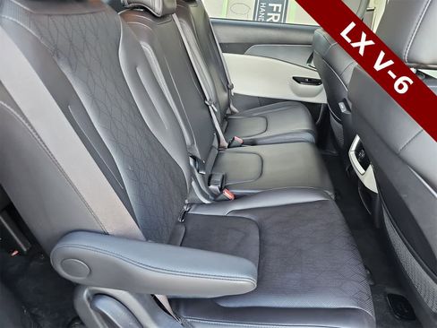 Used 2024 Kia Carnival LX image 17