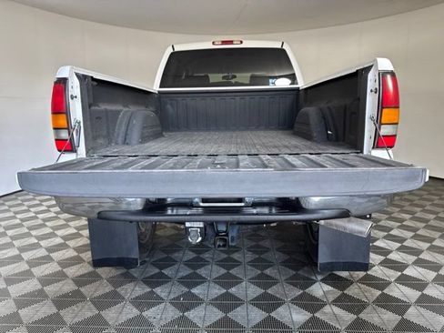 Used 2006 GMC Sierra 2500 SLE w/ Heavy-Duty Power Package AWD/4WD image 19