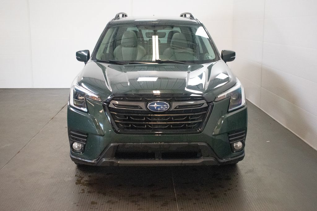 Used 2023 Subaru Forester Limited AWD/4WD image 2