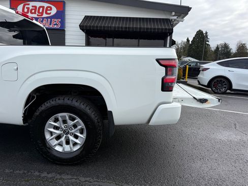 Used 2024 Nissan Frontier SV w/ Technology Package image 5
