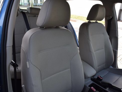 Used 2015 Volkswagen Golf TDI SE image 50