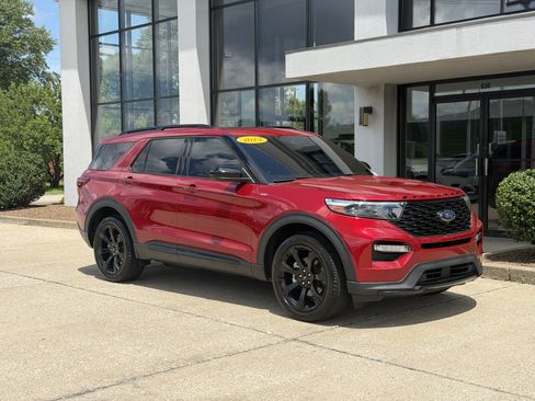 Used 2023 Ford Explorer ST-Line w/ Class IV Trailer Tow Package AWD/4WD image 2