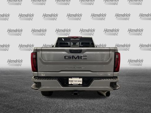 Used 2025 GMC Sierra 2500 Denali Ultimate image 9
