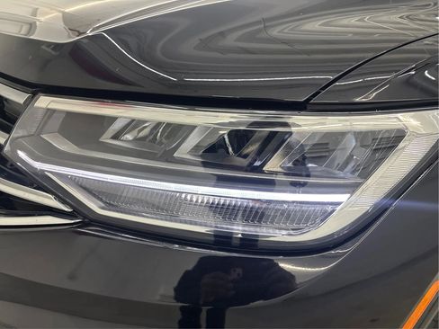 Used 2022 Volkswagen Tiguan SE image 33