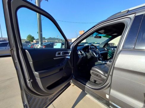 Used 2013 Ford Explorer XLT AWD/4WD image 14