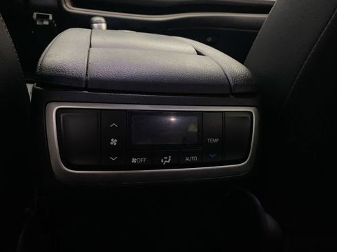 Used 2018 Toyota Highlander Plus AWD/4WD image 27