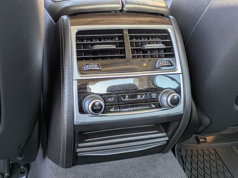 Used 2022 BMW 750i xDrive AWD/4WD image 14