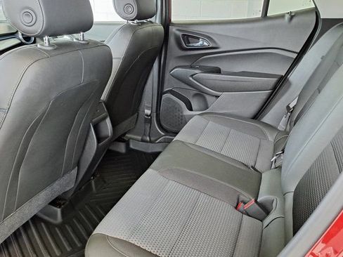 Used 2025 Chevrolet Trax LT FWD image 24