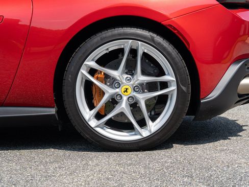 Used 2024 Ferrari Roma Spider RWD image 11