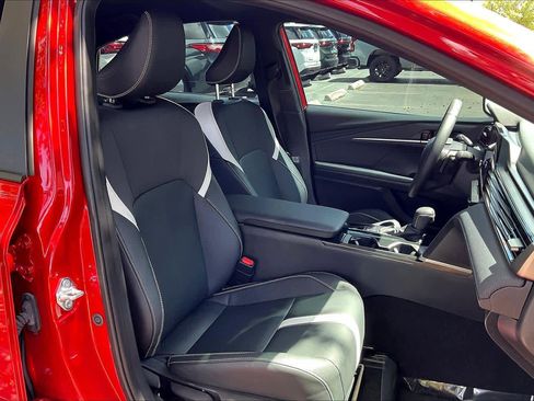 Used 2025 Toyota Camry SE image 8