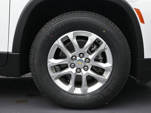 Used 2023 Chevrolet Traverse LS FWD image 9