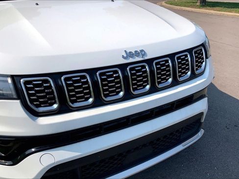 Used 2025 Jeep Compass Limited AWD/4WD image 30