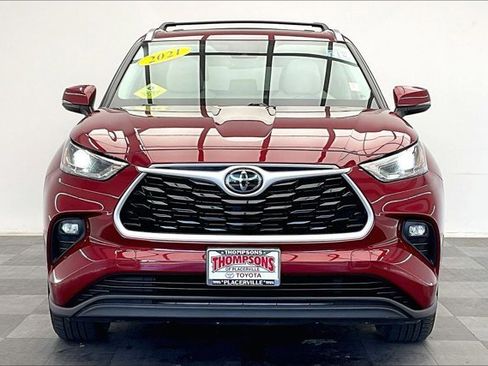 Used 2021 Toyota Highlander XLE image 2