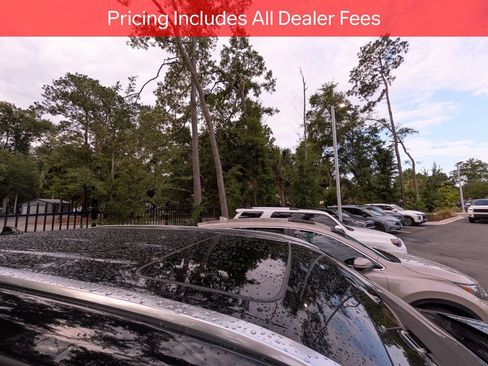 Used 2021 Toyota Highlander XLE AWD/4WD image 11