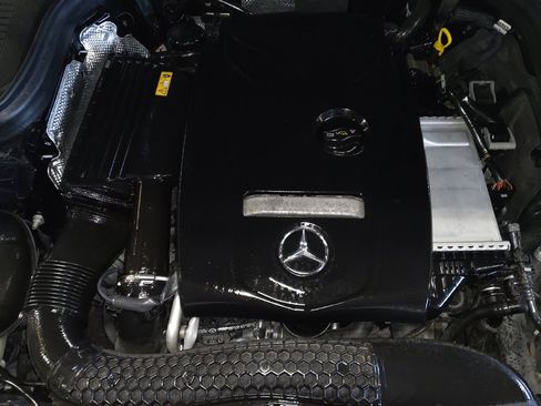 Used 2017 Mercedes-Benz GLC 300 4MATIC w/ Premium 1 Package image 30