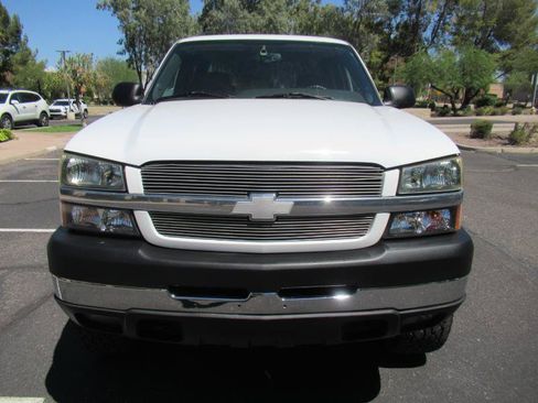 Used 2004 Chevrolet Silverado 2500 LS w/ Heavy-Duty Power Package AWD/4WD image 3
