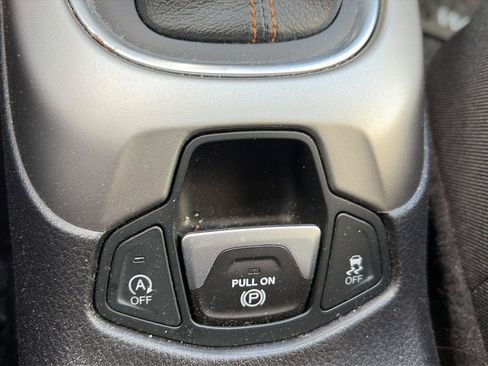Used 2020 Jeep Compass Latitude w/ Cold Weather Group AWD/4WD image 14