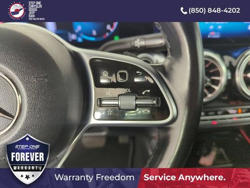Used 2023 Mercedes-Benz GLB 250 4MATIC w/ Premium Package image 22