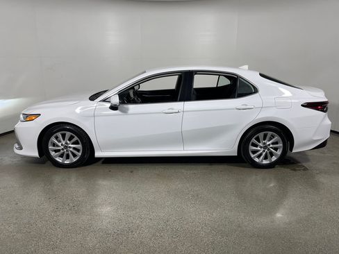 Certified 2022 Toyota Camry LE image 6