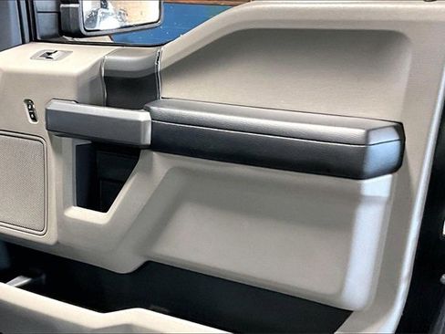 Used 2015 Ford F150 XLT w/ Equipment Group 302A Luxury image 19