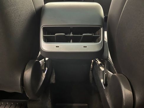 Used 2021 Tesla Model Y Long Range AWD/4WD image 13