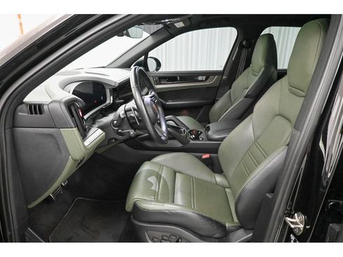 Used 2024 Porsche Cayenne S AWD/4WD image 12