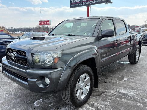 Used 2011 Toyota Tacoma V6 4x4 4dr Double Cab 6.1 ft S w/ TRD Sport Pkg image 3