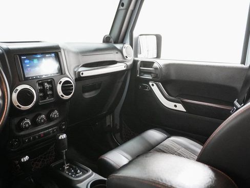 Used 2012 Jeep Wrangler Unlimited Sahara image 16